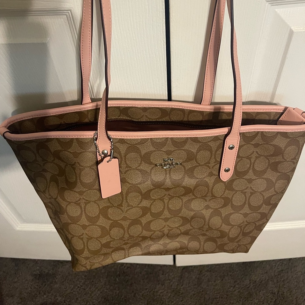 Medium like new, gently used Coach tote bag.
